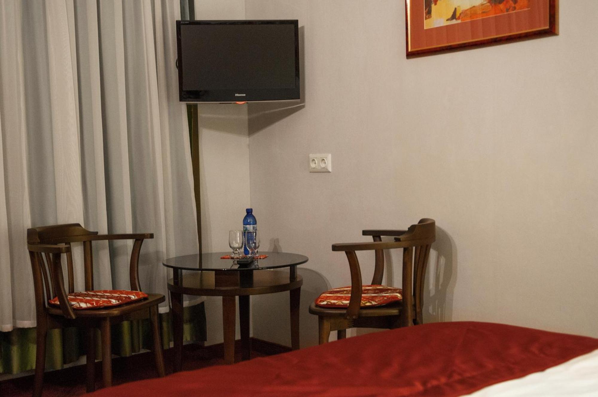 Prestige Palace - Esquisse Hotel تبليسي الغرفة الصورة