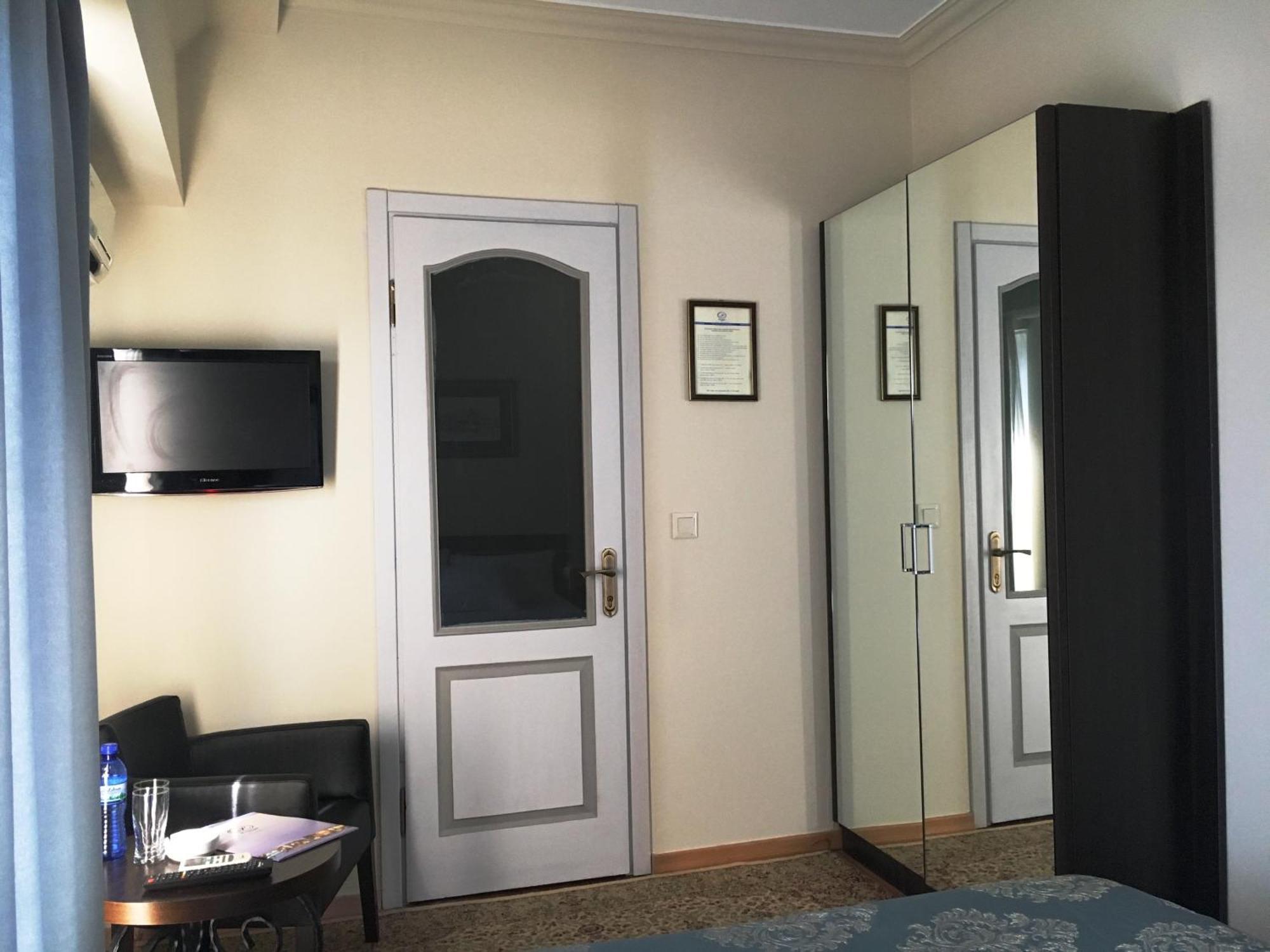 Prestige Palace - Esquisse Hotel تبليسي الغرفة الصورة